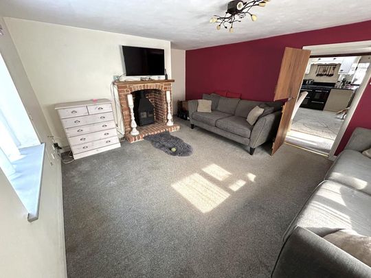 3 bedroom semi-detached house to rent - Photo 1