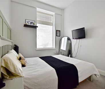 Challenge Court, Leatherhead, Surrey, KT22 7GS - Photo 5