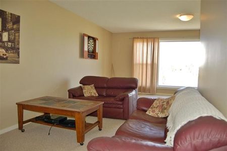 3 Bed + Bonus Home In The Family Friendly Community Of Summerside - Photo 2