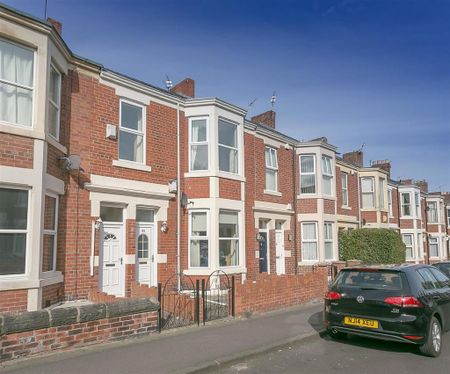 3 bedroom flat to rent - Photo 4