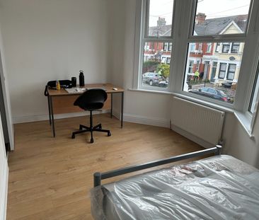 Room in a Shared House, Cowley Road, IG1 - Photo 4