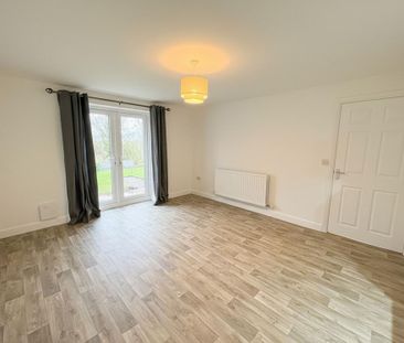 2 bedroom semi-detached bungalow to rent - Photo 3