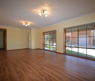 2/102-104 St Aidans Road, 3550, Kennington Vic - Photo 5