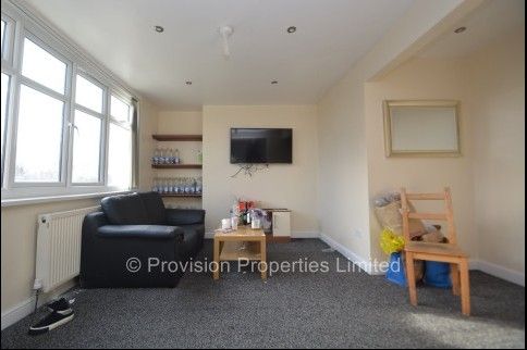 3 Bedroom Flats in Leeds - Photo 1