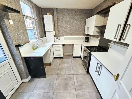 3 bedroom terraced house to rent - Photo 5