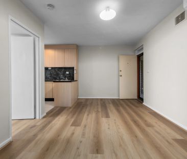 Freshly Updated Apartment in Prime Oakhill Estate Location - Photo 1