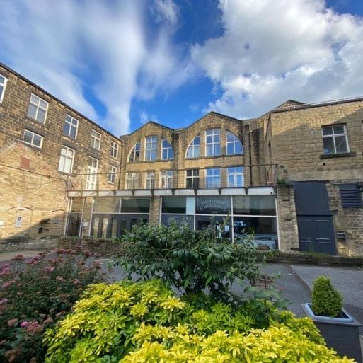 Plover Road, Lindley, Huddersfield £695 pcm ⓘ The monthly or weekly payment required by the landlord. Read our glossary page , 1 bedroom, apartment - conversion, to let * Tenant info - Photo 1