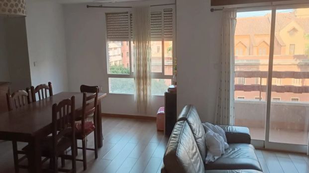 4-bedroom apartment for rent in El Carme, couples allowed - Foto 1