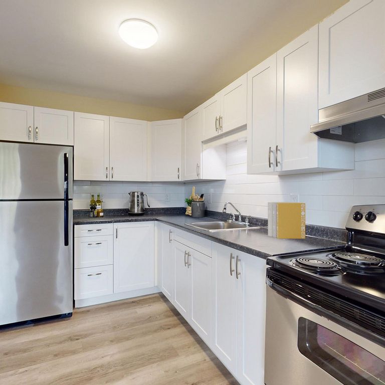 Bachelor Apartment - Photo 1