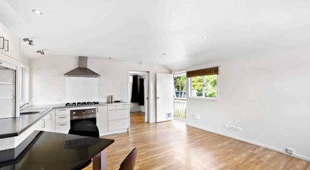 Freestanding 1 bedroom! - Photo 3