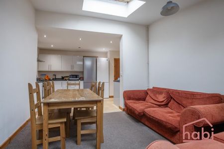 1 bedroom in a house share to rent - Photo 2
