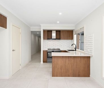 Renovated family home – walking distance to Marymede Catholic College - Photo 6