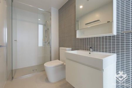 Luxury 2-bedroom 2-bathroom 1-carpark apartment. - Photo 2