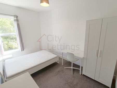 4 Bedroom Flat - Photo 4