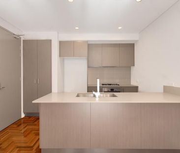 1 BEDROOM APARTMENT + TIMBER FLOORING - Photo 4