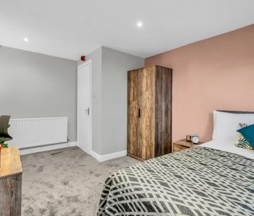 Flat 1, 4 WINSTANLEY TERRACE Leeds - LS6 1DS - Photo 5