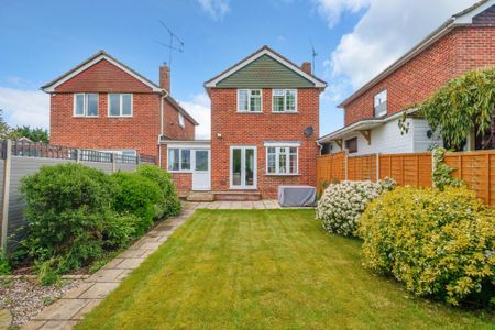 3 bedroom link detached house to rent - Photo 3