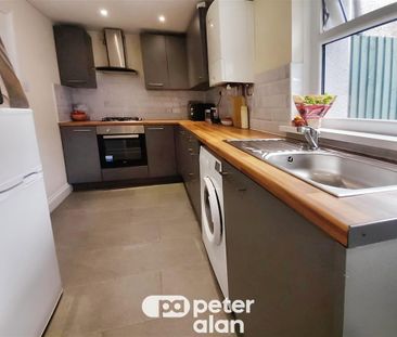 Wind Street, Aberdare, Rhondda Cynon Taff - Photo 5