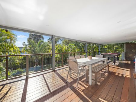 Spacious Secluded Family Home + Cottage - Photo 3