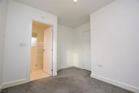 2 bedroom end of terrace house to rent - Photo 3
