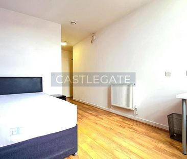 1 bedroom in a flat share to rent - Photo 5