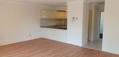 TWO BEDROOM APARTMENT!! - Photo 5