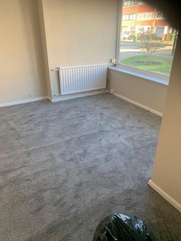 4 bedroom semi-detached house to rent - Photo 4