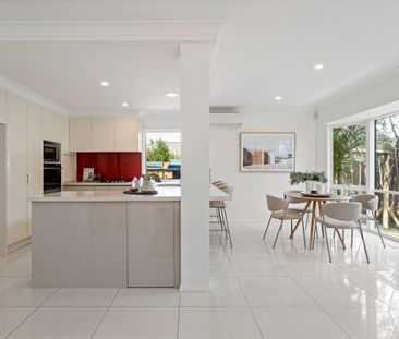 Private & Spacious Family Living in Prime Elsternwick Location - Photo 4