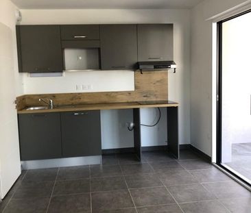 T3 AVEC BALCON ET DEUX PARKINGS - Photo 2