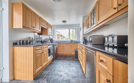 3 bedroom detached house to rent - Photo 4