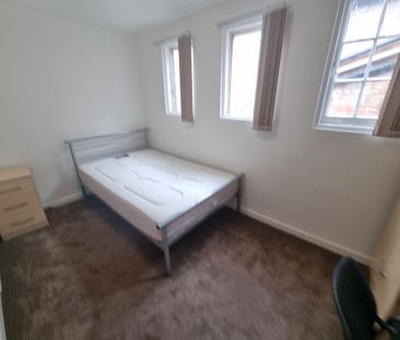 10 Bed Student Accommodation - Photo 3