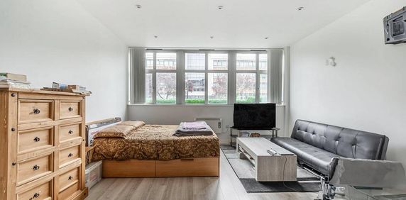 Studio to rent - Photo 2