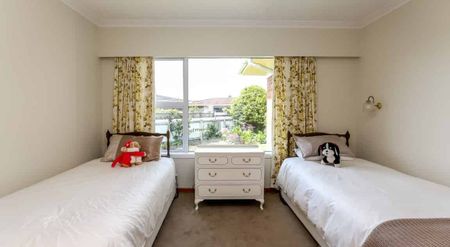 Very lovely 3 bedroom, 1 bathroom home - Photo 2