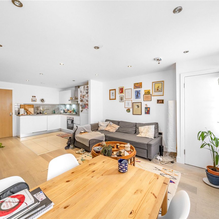 The Old Ambulance, 2 Paragon Road, Hackney, London, E9 6FQ - Photo 1