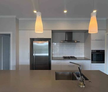 EASY CARE LIVING FOR YOUR FAMILY! - Photo 2