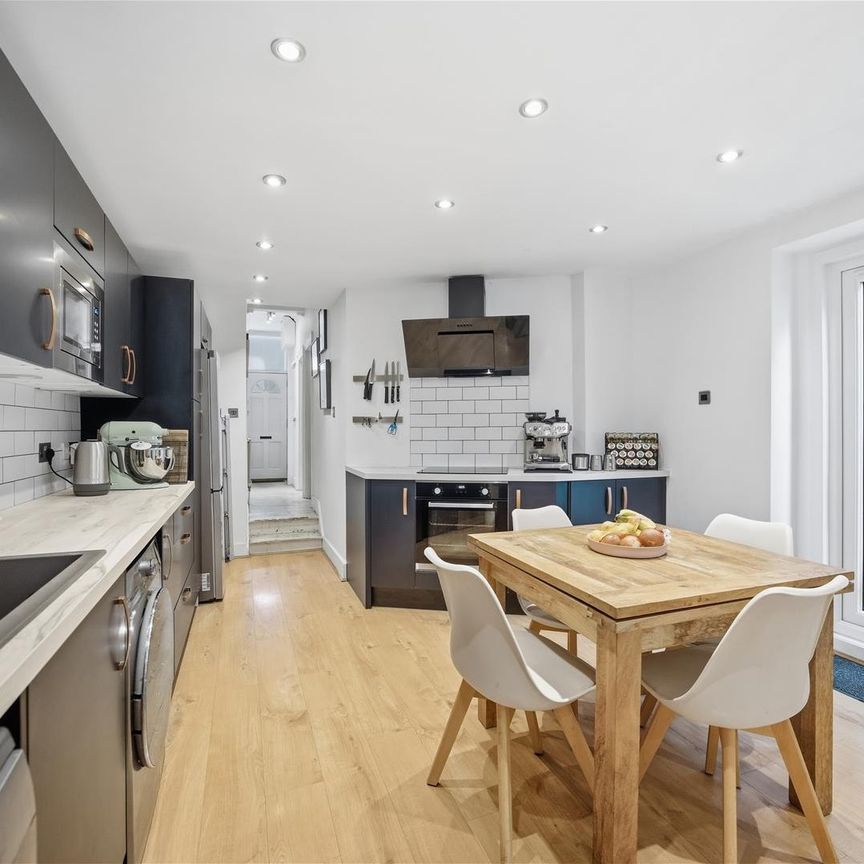 Kilburn Lane, Queens Park, London - Photo 1