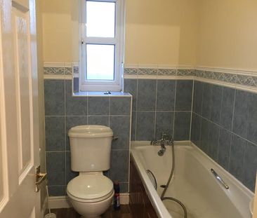 2 bedroom terraced house for rent - Photo 5