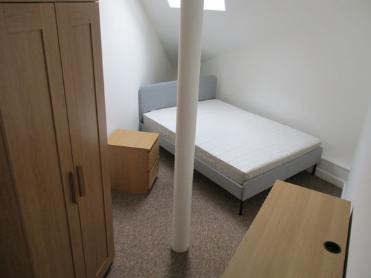 2 Bed Flat, Ninetree Hill, BS1 - Photo 1