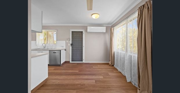 Family home on a 809m block with shed - Photo 1