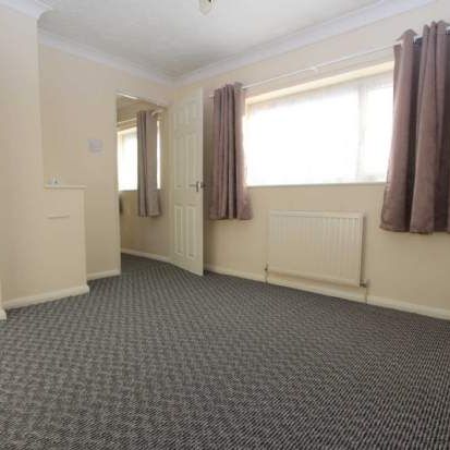 2 bedroom property to rent in Basildon - Photo 1