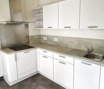 Location Appartement 3 pièces 64m² BORDEAUX 33300 - Photo 2