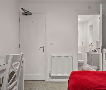 High quality house share - with separate WFH Office - in the Leisur... - Photo 6