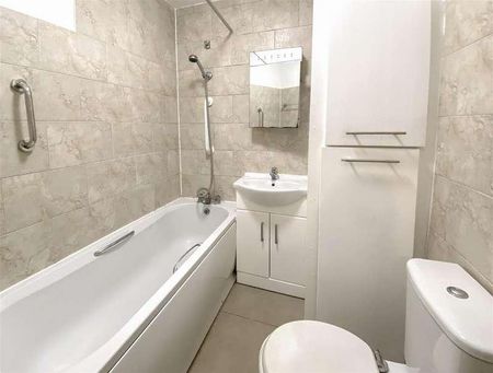 Wellington Square, Hastings, TN34 - Photo 3