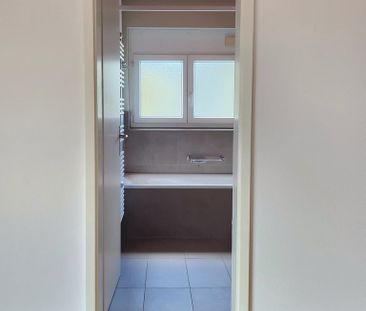 Grosszügige 3 1/2-Zimmerwohnung im Dachgeschoss - Photo 3
