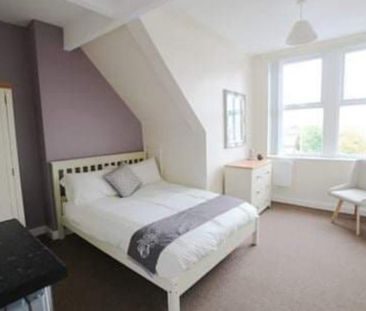 1 bedroom in a house share to rent - Photo 2