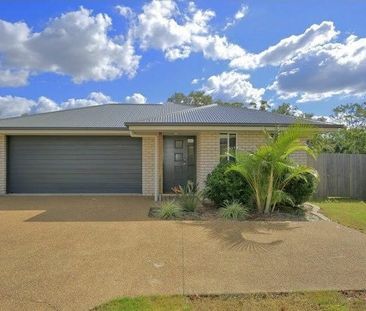 4 Bedroom Modern Home - Photo 5