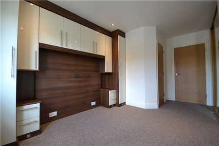 2 bedroom Flat in Bonham Court, Winnersh - Photo 5