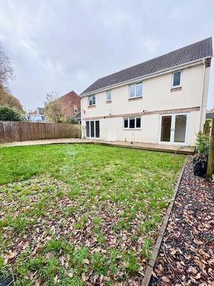 4 bedroom detached house to rent - Photo 1