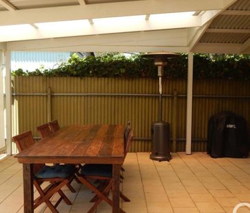 22 Surrey Crescent, Lower Mitcham, SA 5062 - Photo 2