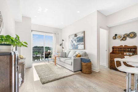 Condo Townhouse For Lease | S9055138 - Photo 3